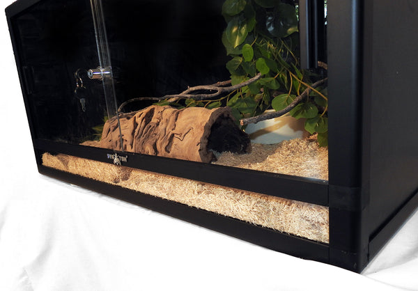 Terrarium enclosure outlet